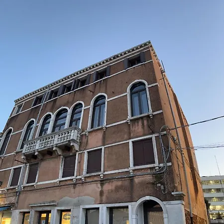 호텔 Luxury Suites