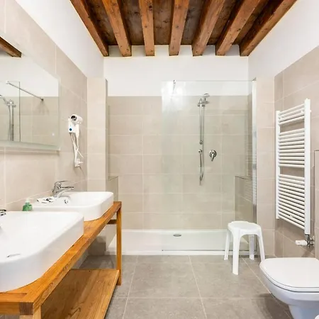 Luxury Suites Bed & Breakfast