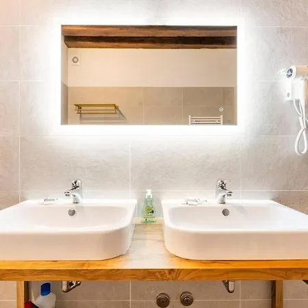 Bed & Breakfast Luxury Suites