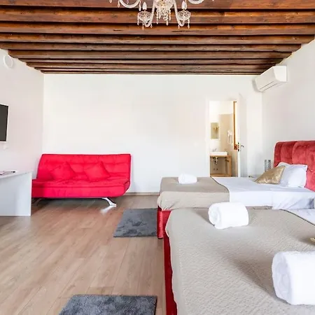 Luxury Suites *