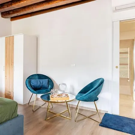 Luxury Suites *