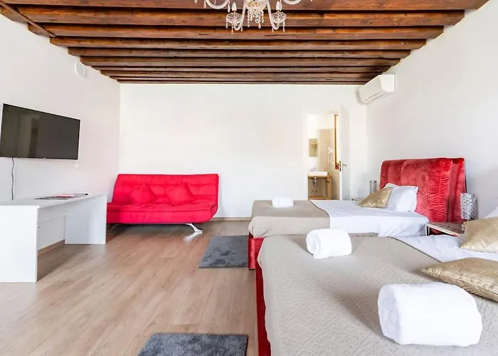 Luxury Suites *