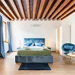 Hotell Luxury Suites