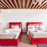 Luxury Suites Hotell *