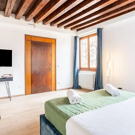 Hotell Luxury Suites *